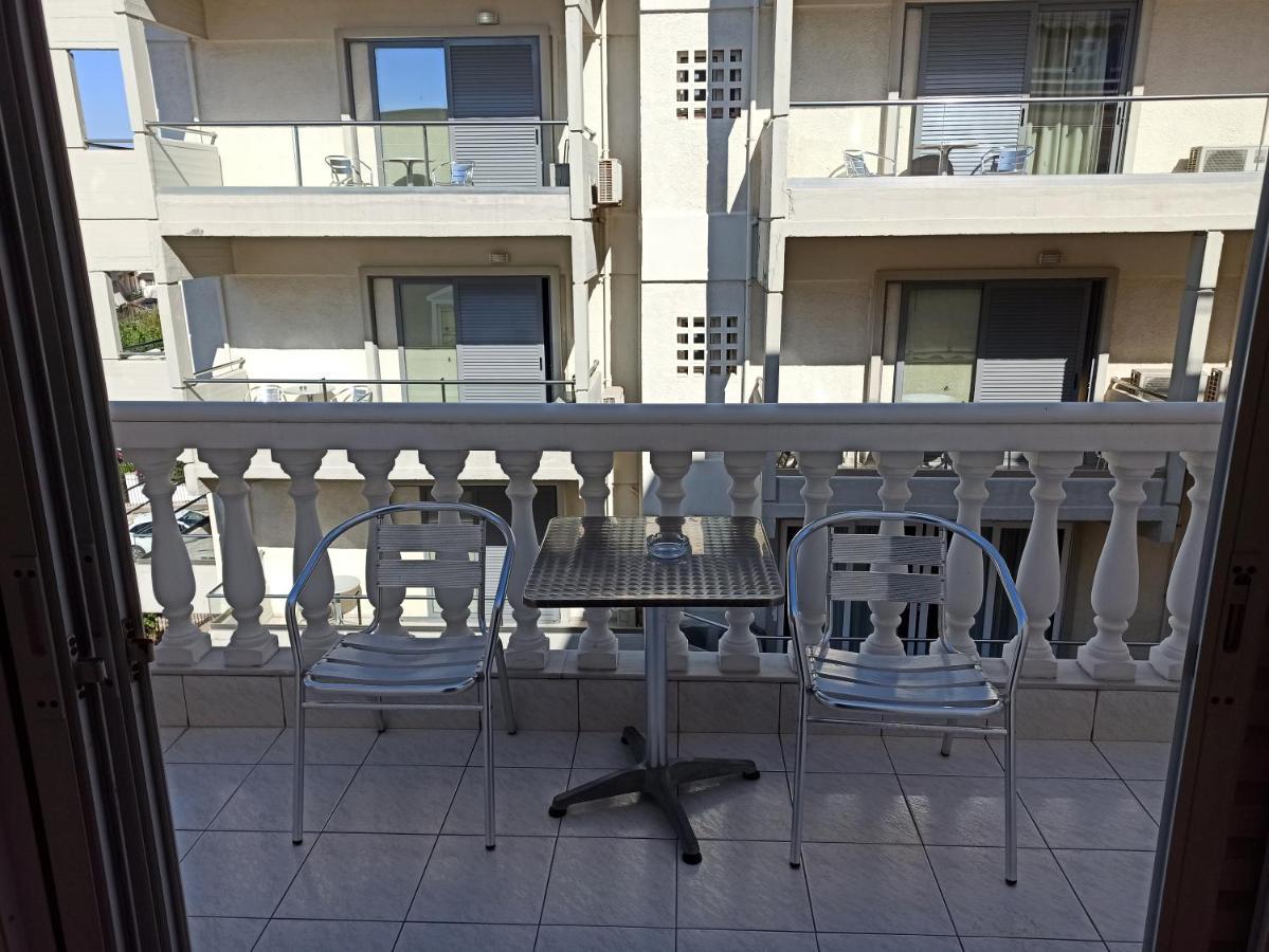 Thiseas Apartment *